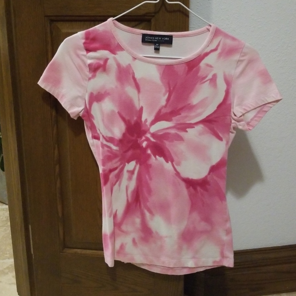 Pink & white floral t-shirt